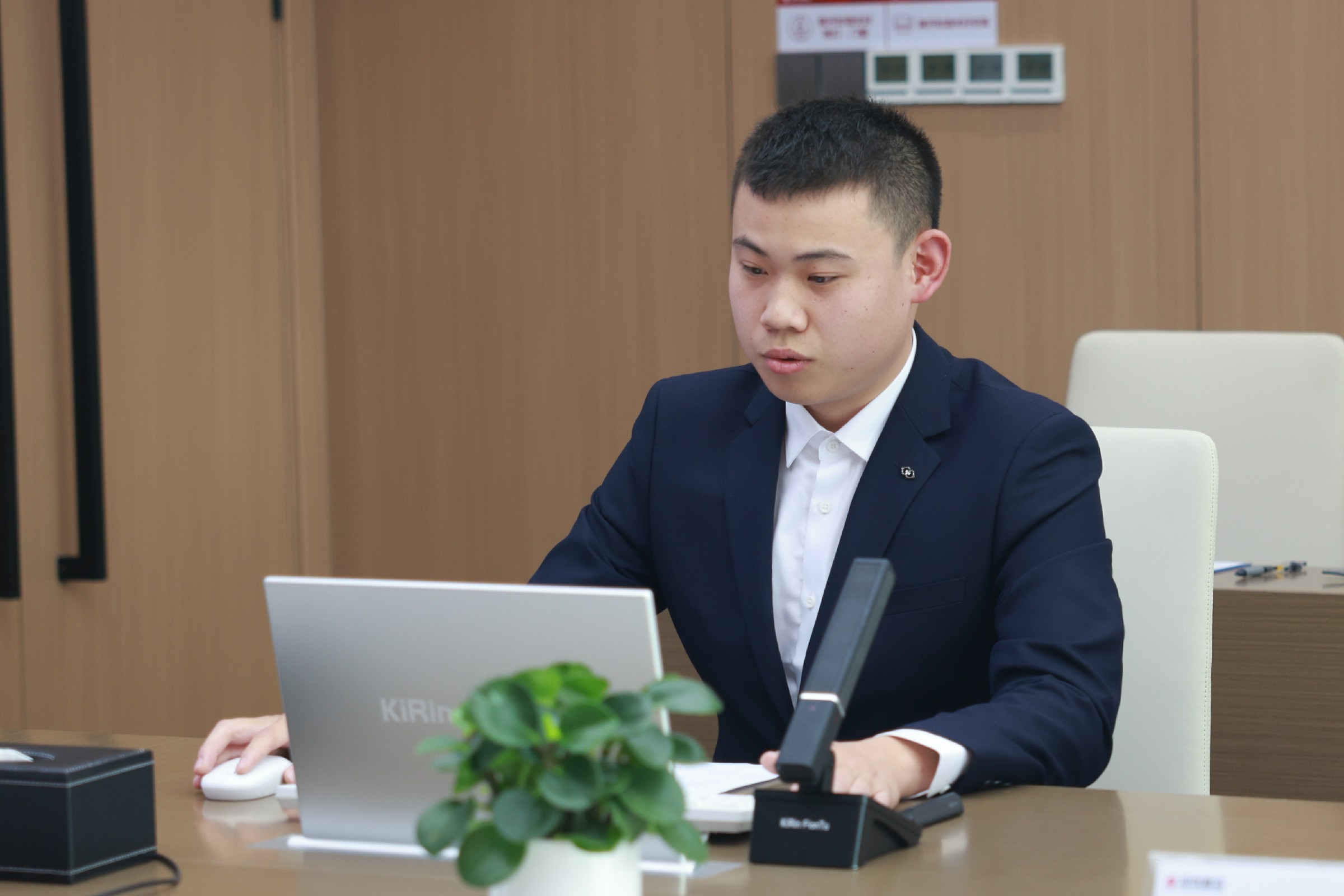 罗湖边检项目见习安全工程师王彬.jpg 罗湖边检项目见习安全工程师王彬.jpg